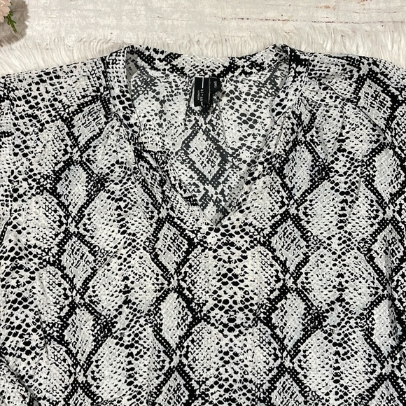 Bl^nk London Anthropologie White Black Python Snake Blouse - Picture 5 of 10